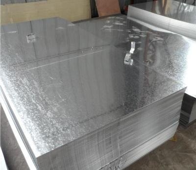Genişlik 1500mm Sıcak Daldırma Galvanizli Çelik Rulo 40g-275g Çinko Katman
